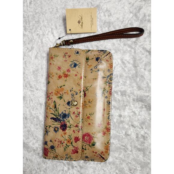 NWT Patricia Nash Adelasia Small Leather Wristlet - Picture 2 of 10